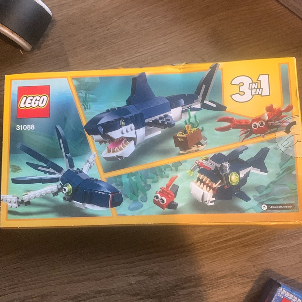 Shark under the sea Lego set